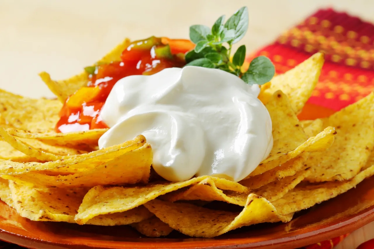 Receta fácil de salsa blanca para nachos que sorprenderá a todos