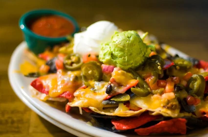 Deliciosos nachos con queso y guacamole: receta fácil y sabrosa