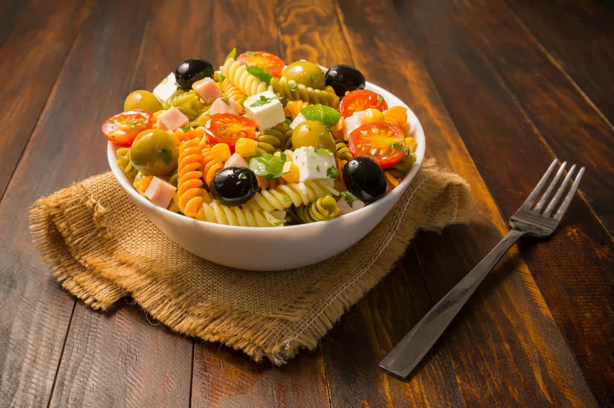 Receta ensalada de pasta tradicional: sorprende con sabores auténticos