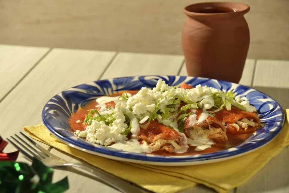 Recetas de enchiladas rojas de pollo mexicanas que sorprenderán a todos