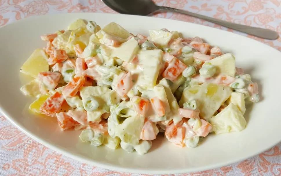 El sorprendente origen de la ensalada rusa y su historia reveladora