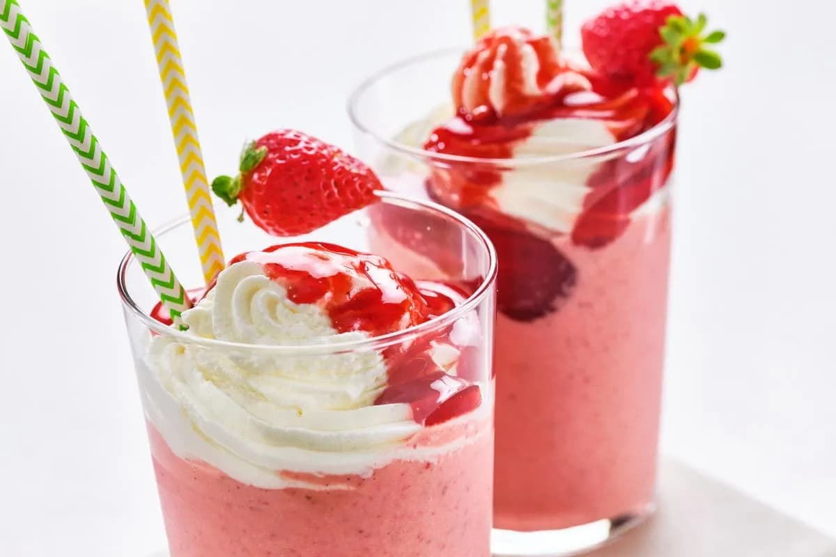 Delicioso batido de fresas con helado en solo 10 minutos