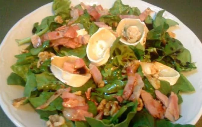Ensalada de espinacas y queso de cabra: receta fácil y deliciosa