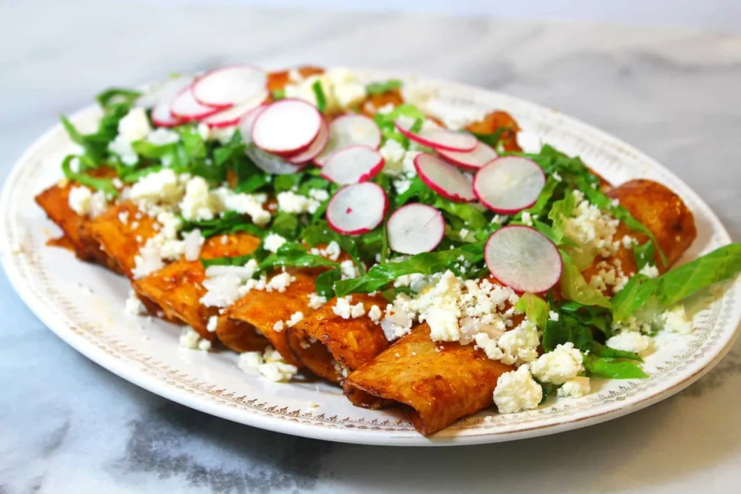 Receta de cómo hacer enchiladas deliciosas y fáciles en casa