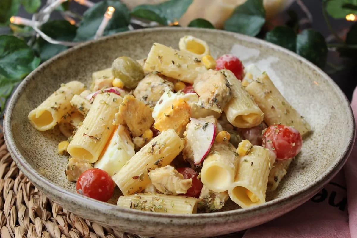 Ensalada de pollo con pasta: una receta fácil y deliciosa para disfrutar