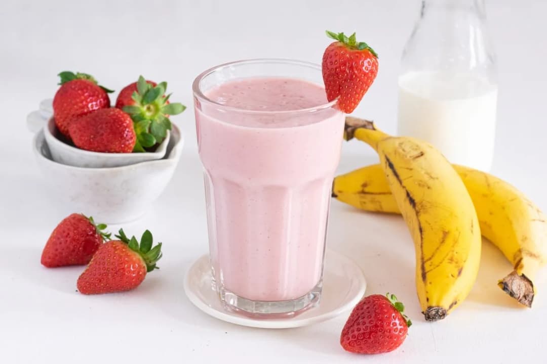 Batido de plátano y fresa: receta fácil para un desayuno saludable